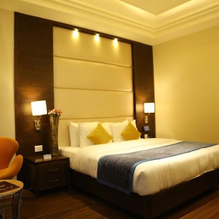 Oyo Premium Panchkula Sector 5 Hotel ภายนอก รูปภาพ