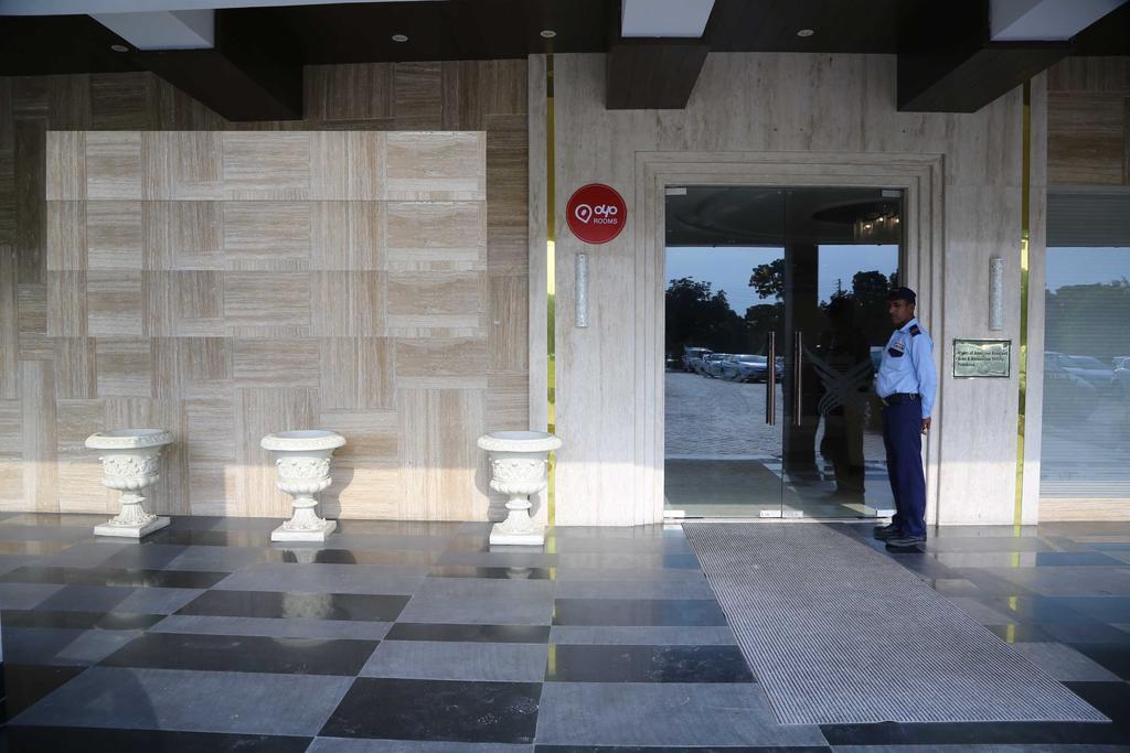 Oyo Premium Panchkula Sector 5 Hotel ภายนอก รูปภาพ