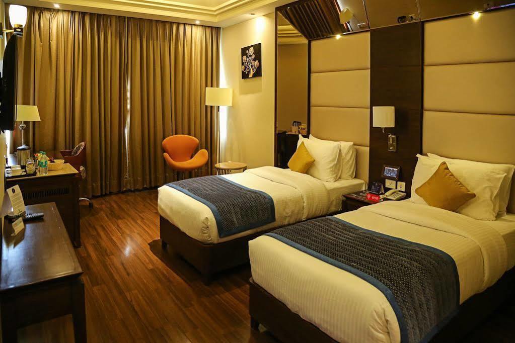 Oyo Premium Panchkula Sector 5 Hotel ภายนอก รูปภาพ
